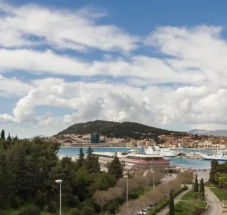 Apartment Malo Misto Split