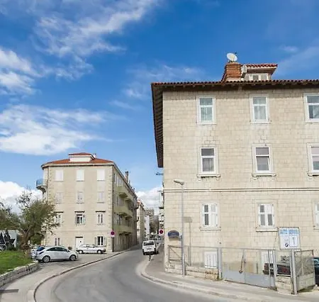 Malo Misto Apartment Split